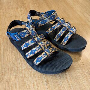 TEVA Dorado Sandal multi color aztec buckle *LIKE NEW* sz 9
